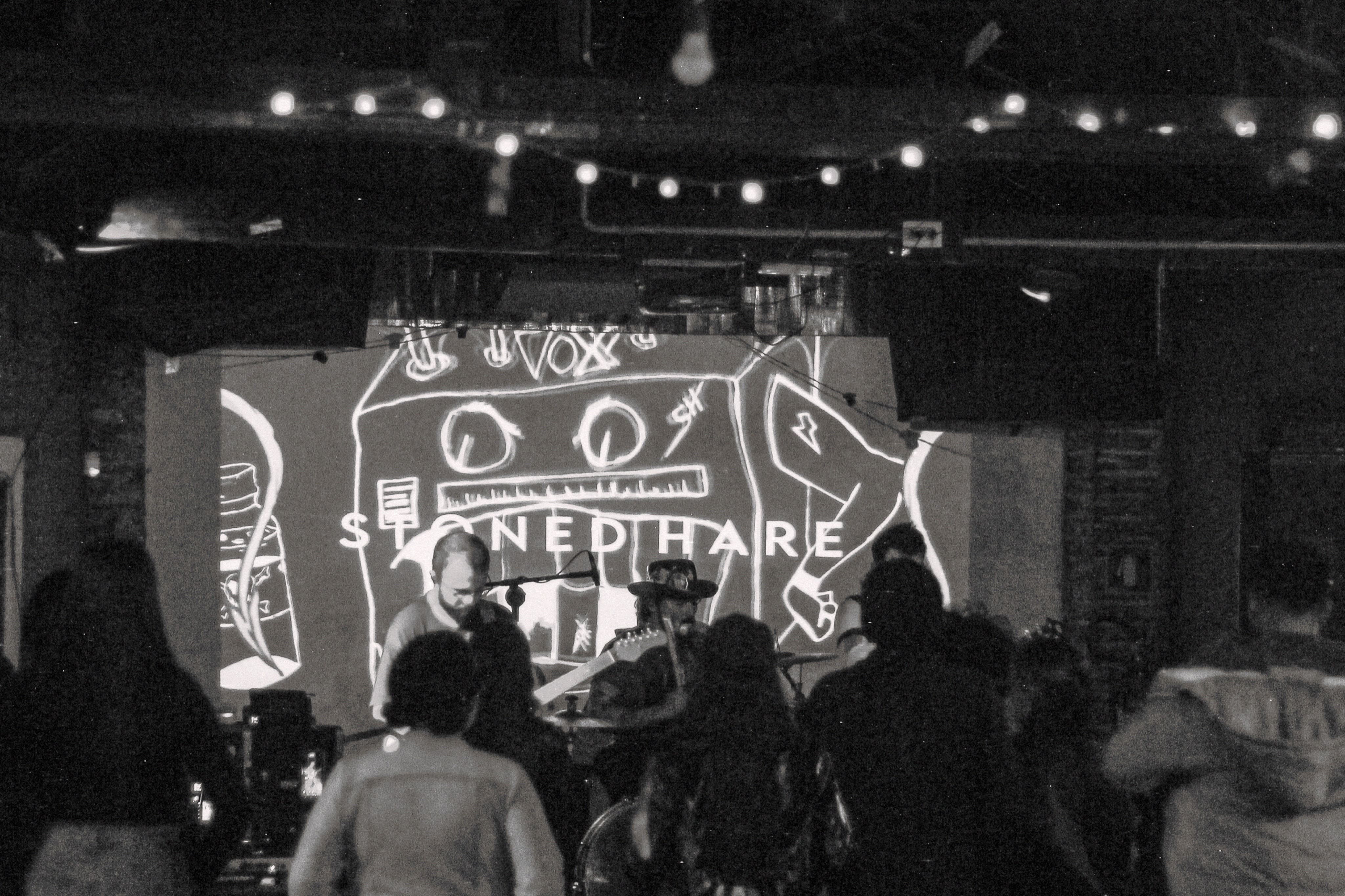 Público no show da Lapa Public House, em Taubaté